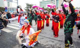 龙行龘龘的前后两句 龙行龘龘的前后两句