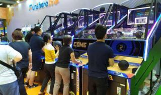 游戏厅里的游戏机